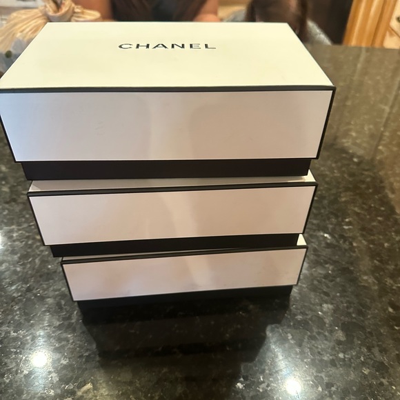 Chanel boxes - Picture 2 of 2